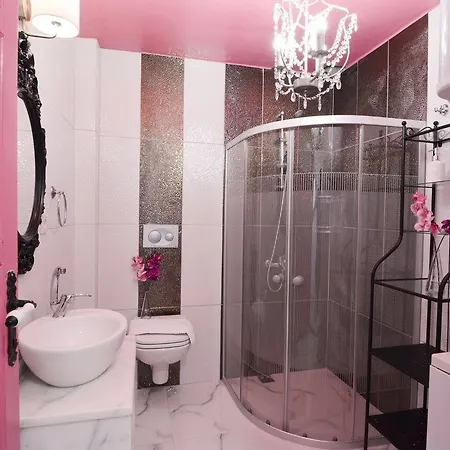 ホテル Kiraz Cicegi Butik アクヤカ